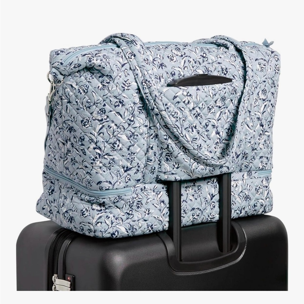 Vera Bradley Light Blue Floral Cotton Deluxe Travel Tote - Picture 3 of 14